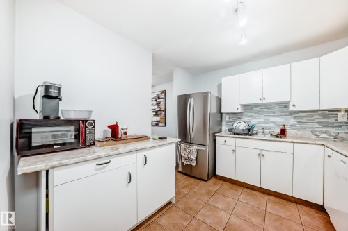 103 2624 Mill Woods Road E, Edmonton, AB - Indoor Photo Showing Kitchen