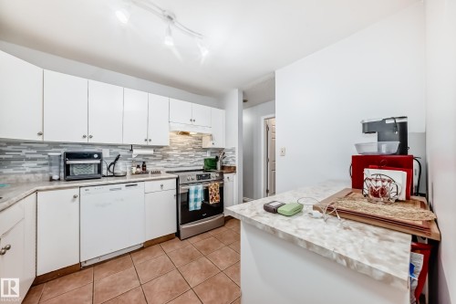 103 2624 Mill Woods Road E, Edmonton, AB - Indoor Photo Showing Kitchen