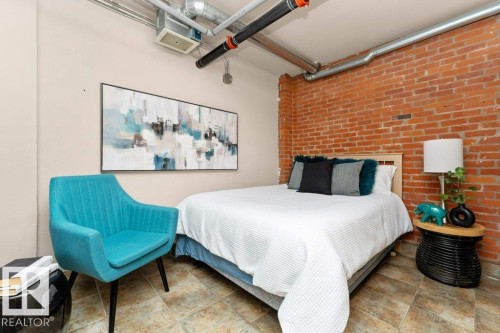 002 10249 104 Street, Edmonton, AB - Indoor Photo Showing Bedroom