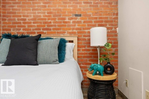 002 10249 104 Street, Edmonton, AB - 