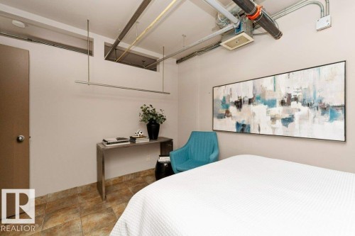 002 10249 104 Street, Edmonton, AB - Indoor