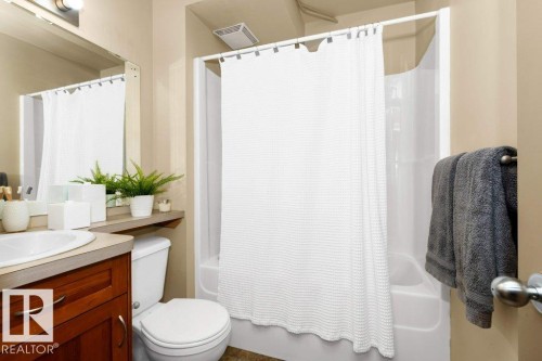 002 10249 104 Street, Edmonton, AB - Indoor Photo Showing Bathroom