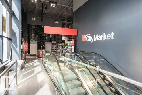 002 10249 104 Street, Edmonton, AB - Indoor Photo Showing Other Room