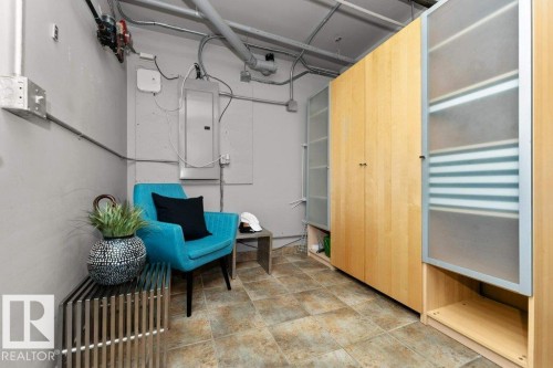 002 10249 104 Street, Edmonton, AB - Indoor Photo Showing Other Room