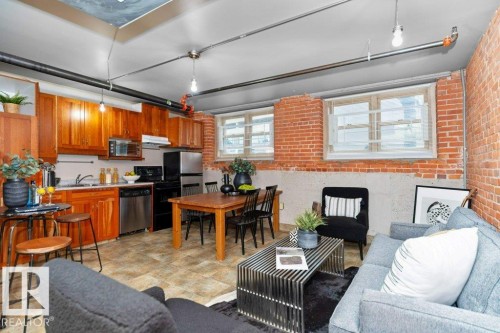 002 10249 104 Street, Edmonton, AB - Indoor