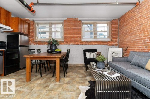 002 10249 104 Street, Edmonton, AB - Indoor