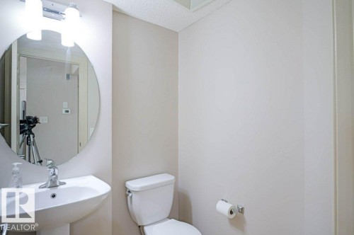 2119 28 Street, Edmonton, AB - Indoor Photo Showing Bathroom