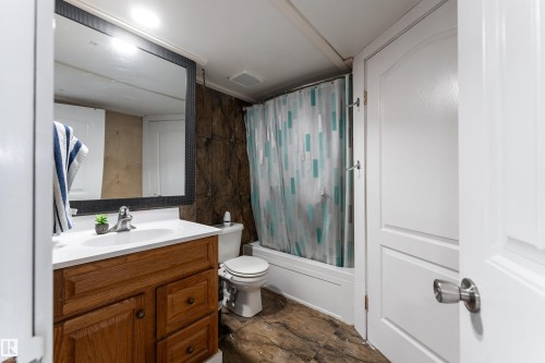 2813 32A Street, Edmonton, AB - Indoor Photo Showing Bathroom