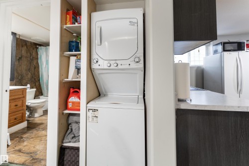 2813 32A Street, Edmonton, AB - Indoor Photo Showing Laundry Room