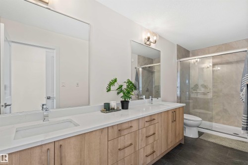 2013 154 Avenue, Edmonton, AB - Indoor Photo Showing Bathroom