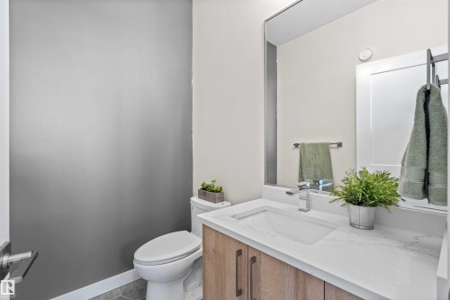 2013 154 Avenue, Edmonton, AB - Indoor Photo Showing Bathroom