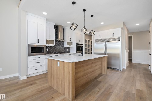 79 Chelles Wynd, St. Albert, AB - Indoor Photo Showing Kitchen With Upgraded Kitchen