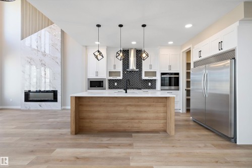 79 Chelles Wynd, St. Albert, AB - Indoor Photo Showing Kitchen With Upgraded Kitchen