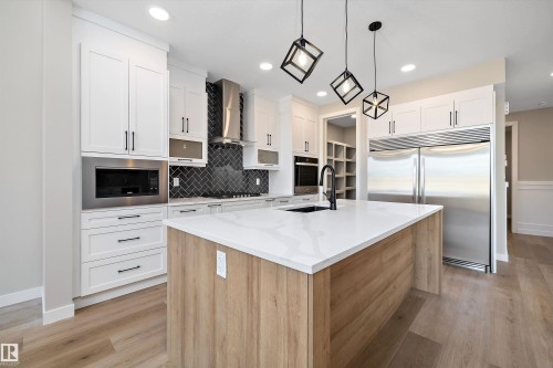 79 Chelles Wynd, St. Albert, AB - Indoor Photo Showing Kitchen With Upgraded Kitchen