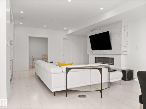 605 14105 West Block Drive, Edmonton, AB - Indoor