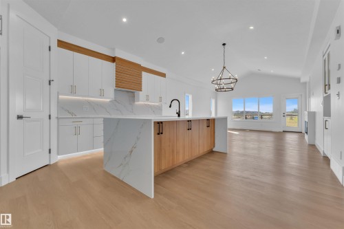 164 Caledon Crescent, Spruce Grove, AB - Indoor Photo Showing Kitchen