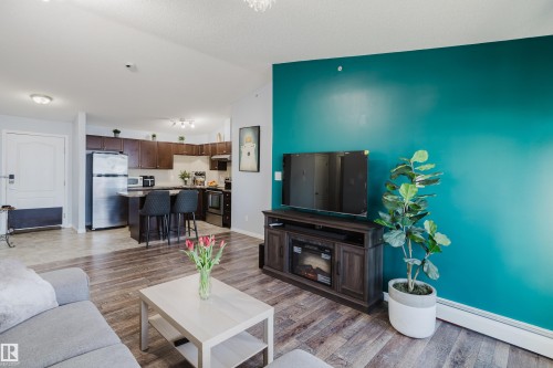 7412 7327 South Terwillegar Drive, Edmonton, AB - Indoor Photo Showing Living Room