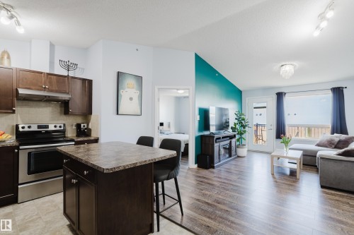 7412 7327 South Terwillegar Drive, Edmonton, AB - Indoor