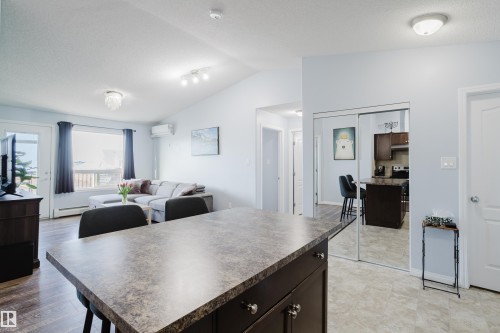 7412 7327 South Terwillegar Drive, Edmonton, AB - Indoor