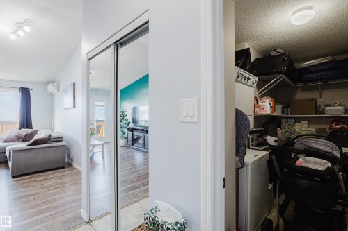 7412 7327 South Terwillegar Drive, Edmonton, AB - Indoor