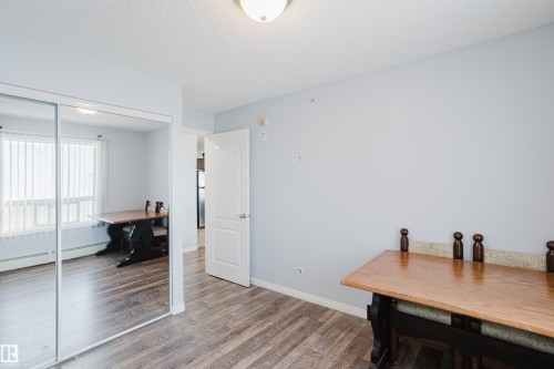 7412 7327 South Terwillegar Drive, Edmonton, AB - Indoor