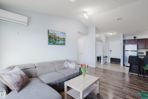7412 7327 South Terwillegar Drive, Edmonton, AB - Indoor Photo Showing Living Room