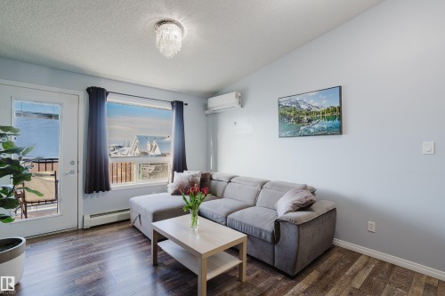 7412 7327 South Terwillegar Drive, Edmonton, AB - Indoor Photo Showing Living Room