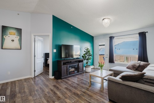 7412 7327 South Terwillegar Drive, Edmonton, AB - Indoor Photo Showing Living Room