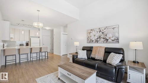 401 17 Columbia Avenue W, Devon, AB - Indoor Photo Showing Living Room