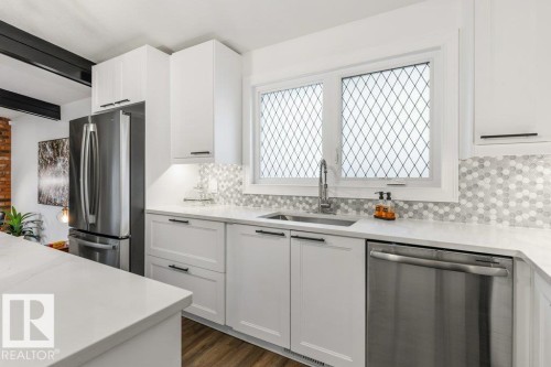 5 Gilchrist Place, St. Albert, AB - Indoor Photo Showing Kitchen With Upgraded Kitchen