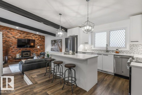 5 Gilchrist Place, St. Albert, AB - Indoor Photo Showing Kitchen With Upgraded Kitchen