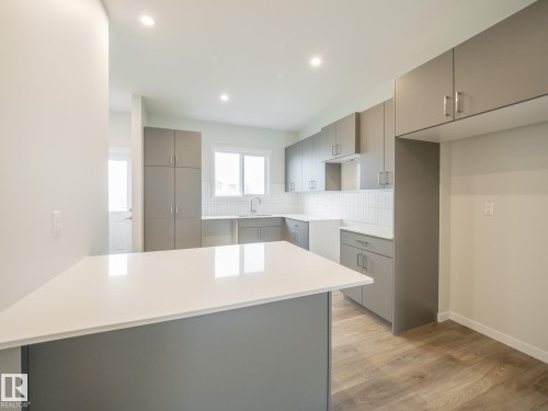 15 Nerine Crescent, St. Albert, AB - Indoor Photo Showing Kitchen