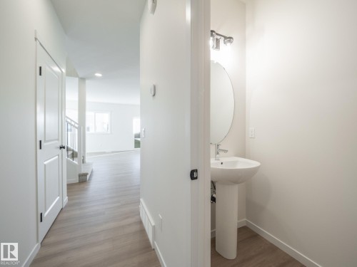 2511 211 Street, Edmonton, AB - Indoor Photo Showing Bathroom
