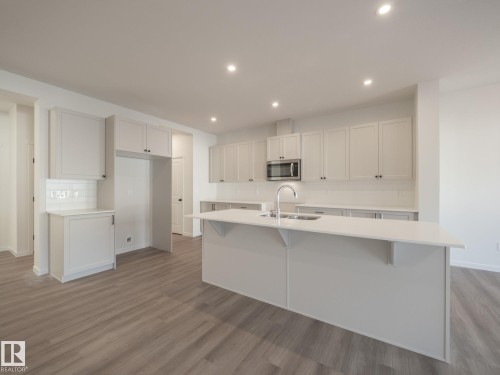 4639 Kinsella Landing, Edmonton, AB - Indoor Photo Showing Kitchen