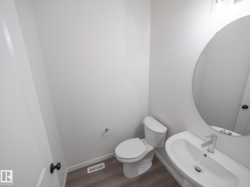 4639 Kinsella Landing, Edmonton, AB - Indoor Photo Showing Bathroom