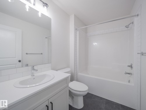 4639 Kinsella Landing, Edmonton, AB - Indoor Photo Showing Bathroom