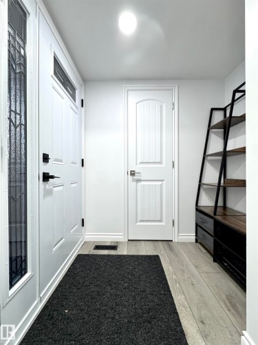 2758 105 Street, Edmonton, AB - Indoor Photo Showing Other Room