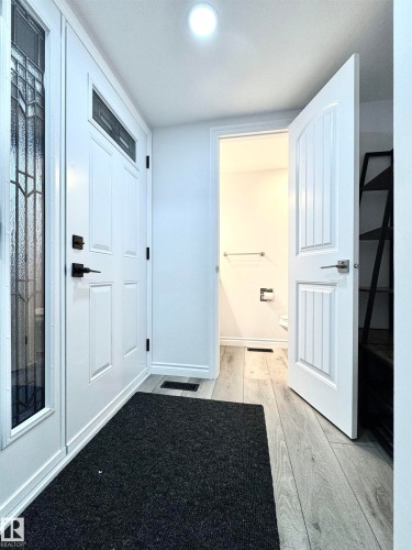 2758 105 Street, Edmonton, AB - Indoor Photo Showing Other Room