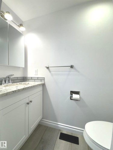 2758 105 Street, Edmonton, AB - Indoor Photo Showing Bathroom