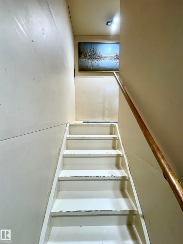 2758 105 Street, Edmonton, AB - Indoor Photo Showing Other Room