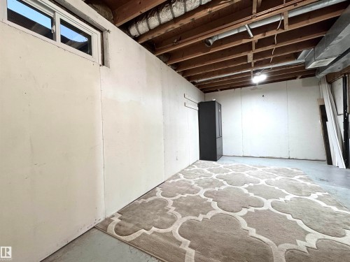 2758 105 Street, Edmonton, AB - Indoor Photo Showing Other Room