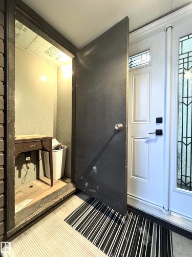 2758 105 Street, Edmonton, AB - Indoor Photo Showing Other Room