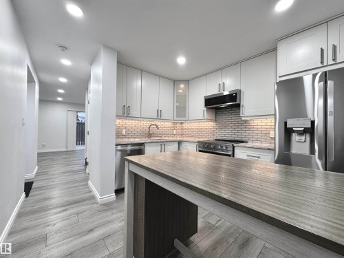 2758 105 Street, Edmonton, AB - Indoor Photo Showing Kitchen With Upgraded Kitchen