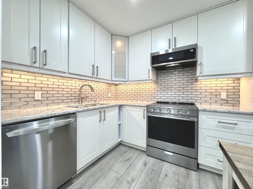 2758 105 Street, Edmonton, AB - Indoor Photo Showing Kitchen With Upgraded Kitchen