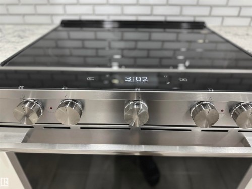 2758 105 Street, Edmonton, AB - Indoor Photo Showing Kitchen