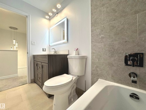 2758 105 Street, Edmonton, AB - Indoor Photo Showing Bathroom
