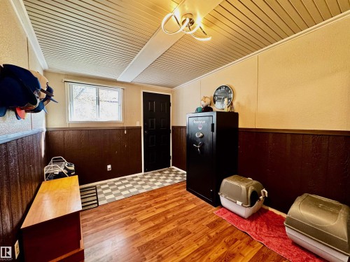 17 2251 50 Street, Drayton Valley, AB - Indoor