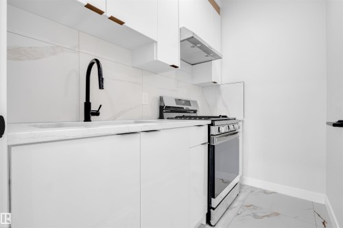 3516 41 Avenue, Beaumont, AB - Indoor Photo Showing Kitchen