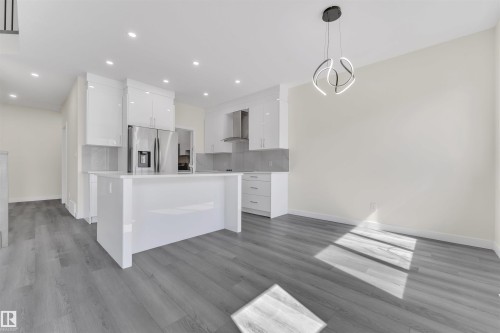 21 Westwyck Link, Spruce Grove, AB - Indoor Photo Showing Kitchen With Upgraded Kitchen