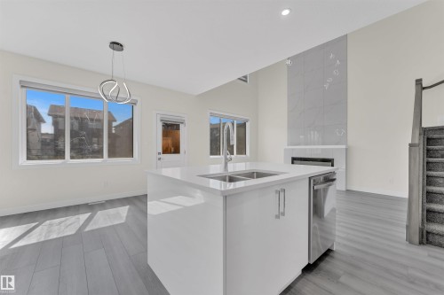 21 Westwyck Link, Spruce Grove, AB - Indoor Photo Showing Kitchen With Double Sink